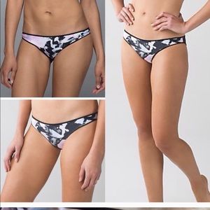 Lululemon Surf to Sand Bottoms (REVERSIBLE)